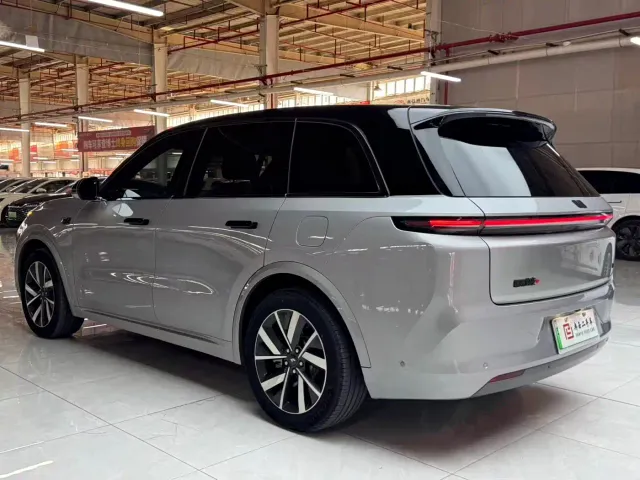Li Auto L8 — Фото автомобиля 7