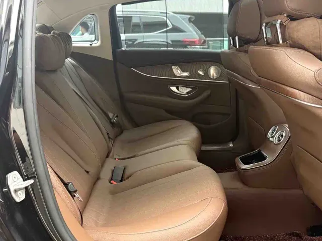 Mercedes-Benz E-Class — Фото автомобиля 5
