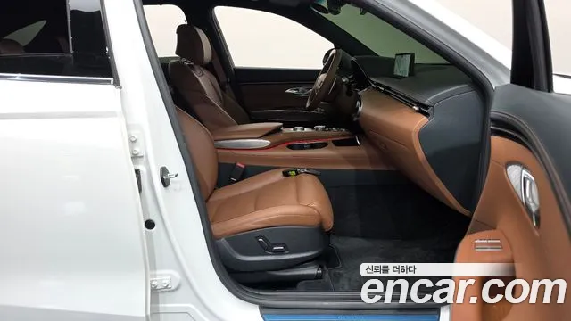 Genesis GV70 — Фото автомобиля 16