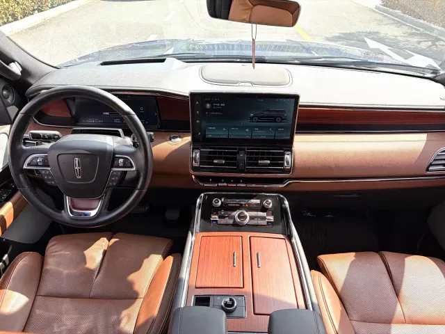 Lincoln Navigator — Фото автомобиля 9