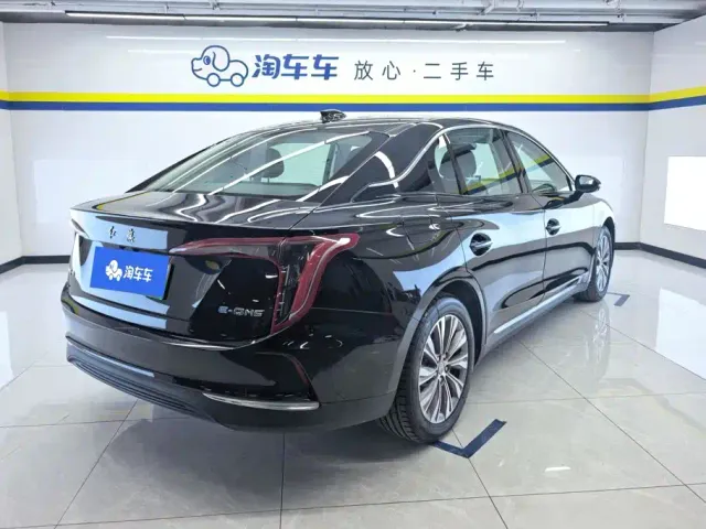 Hongqi E-QM5 — Фото автомобиля 3