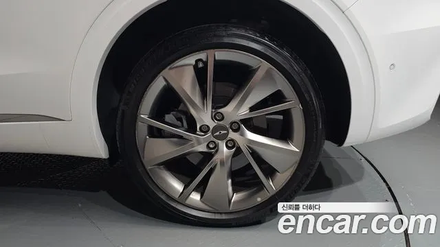 Genesis GV70 — Фото автомобиля 6