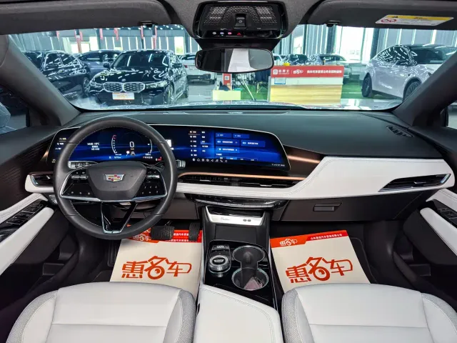 Cadillac GT4 — Фото автомобиля 8