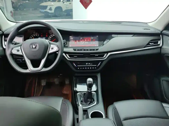 Changan CS35 Plus — Фото автомобиля 12