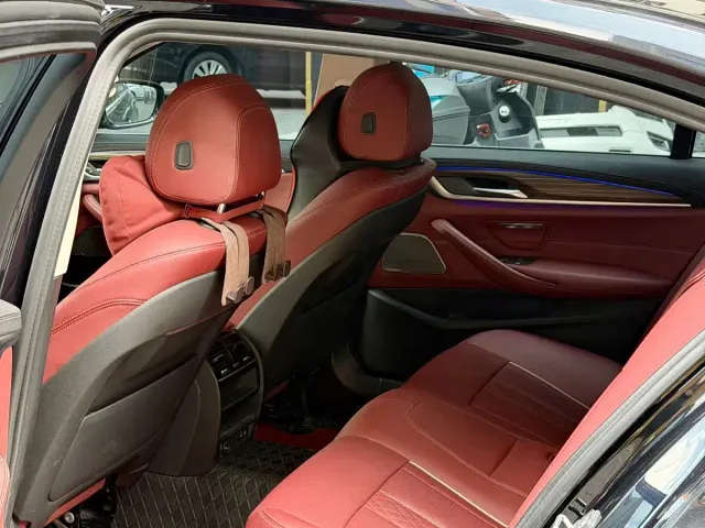 BMW 5 Series — Фото автомобиля 4