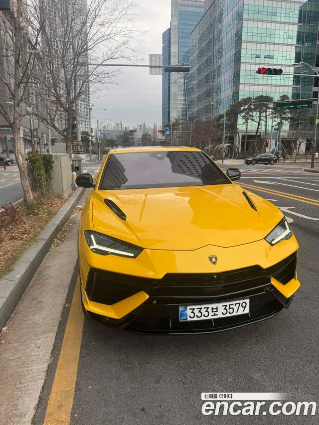 Фотография автомобиля — Lamborghini Urus