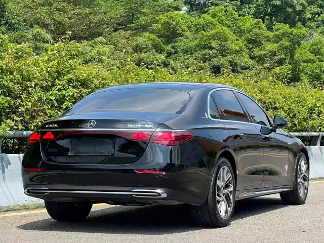 Mercedes-Benz E-Class — Фото автомобиля 16