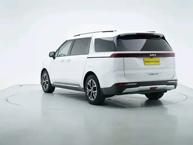 Kia Carnival — Фото автомобиля 2