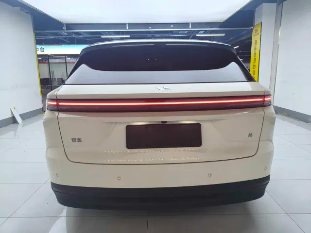 Li Auto i6 — Фото автомобиля 5