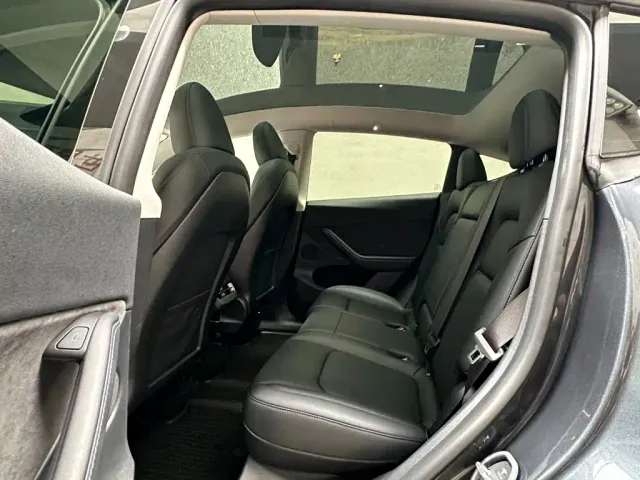 Tesla Model Y — Фото автомобиля 10