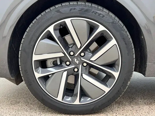 Li Auto L6 — Фото автомобиля 9