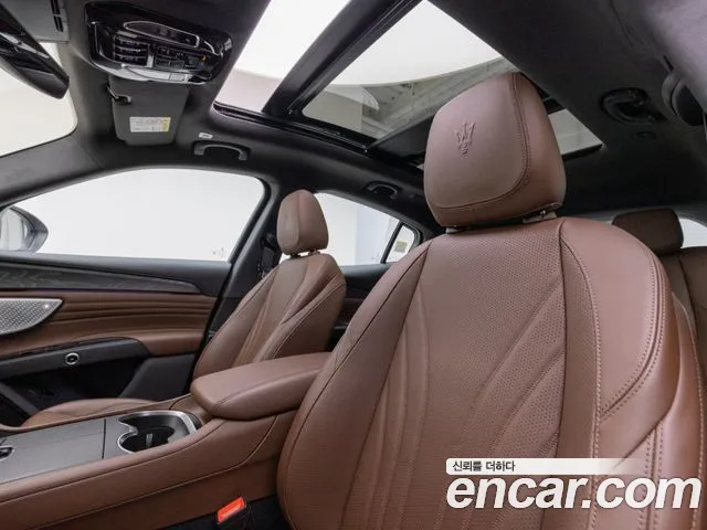 Maserati Grecale — Фото автомобиля 10