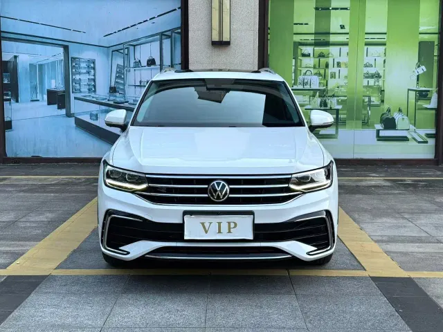 Фотография автомобиля — Volkswagen Tiguan L
