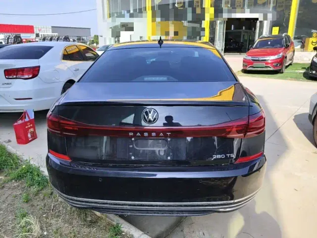 Volkswagen Passat — Фото автомобиля 5