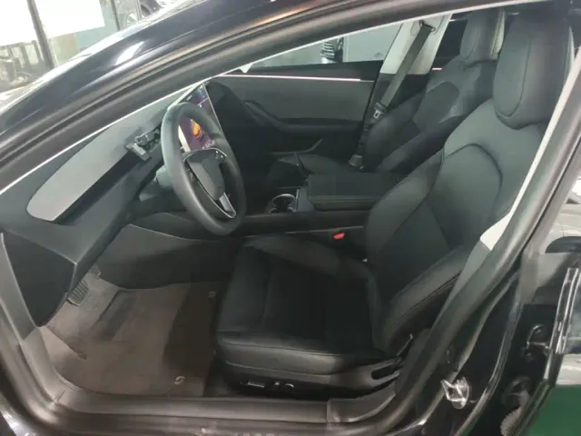 Tesla Model 3 — Фото автомобиля 10