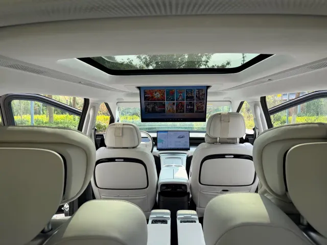 Xpeng X9 — Фото автомобиля 13
