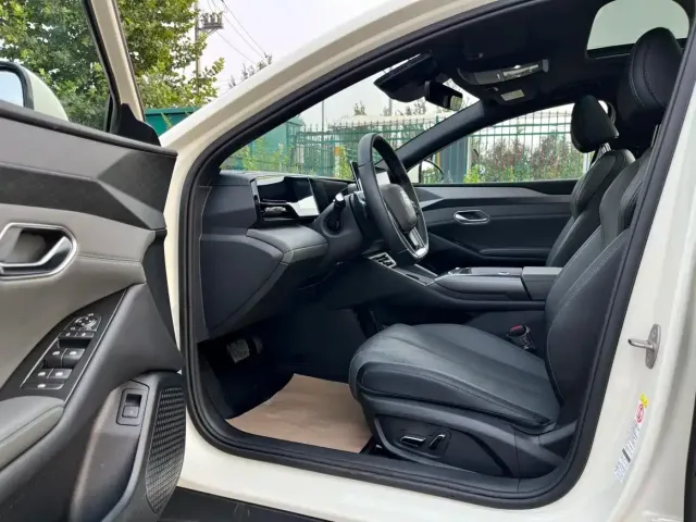 BYD Qin L — Фото автомобиля 9