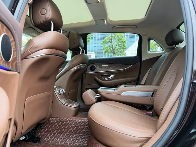 Mercedes-Benz E-Class — Фото автомобиля 6