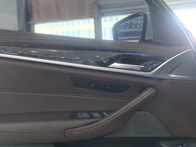 BMW 5 Series — Фото автомобиля 9