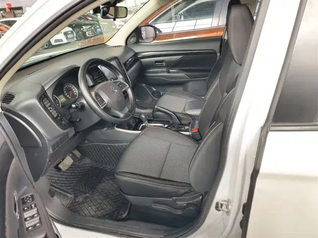 Mitsubishi Outlander — Фото автомобиля 15