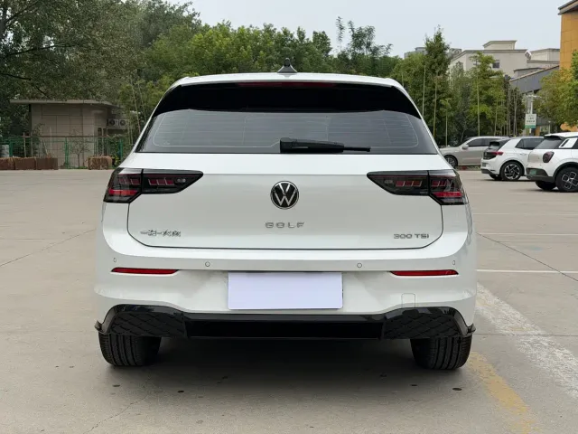 Volkswagen Golf — Фото автомобиля 17