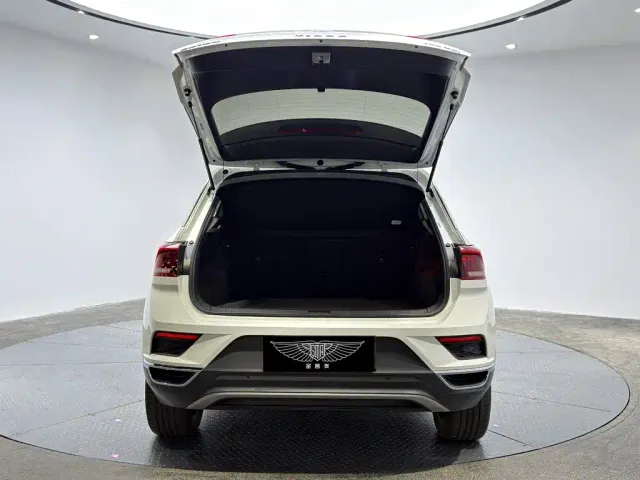 Volkswagen T-Roc — Фото автомобиля 3