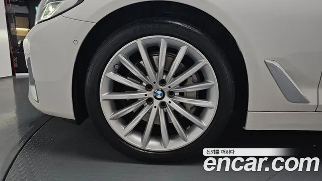 BMW 5-Series — Фото автомобиля 4