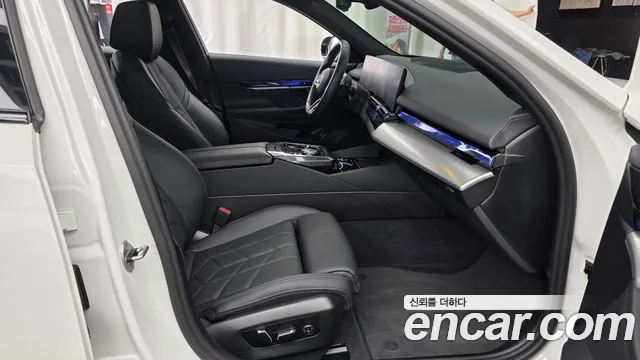 BMW 5-Series — Фото автомобиля 26