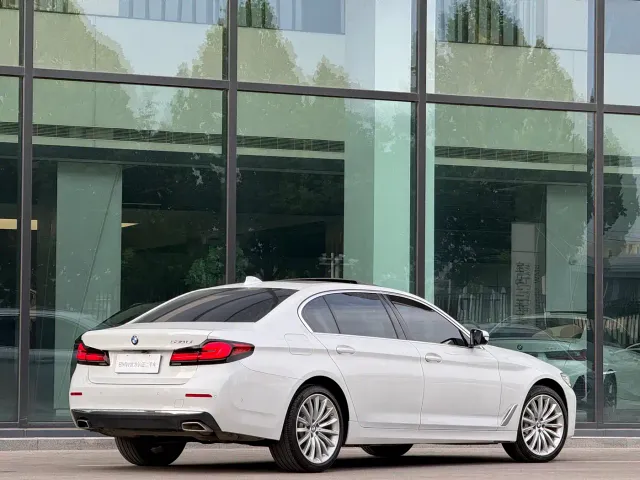 BMW 5 Series — Фото автомобиля 21