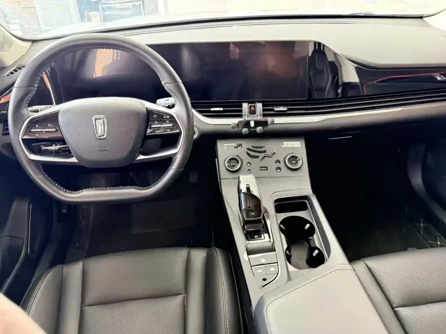 Bestune B70 — Фото автомобиля 7