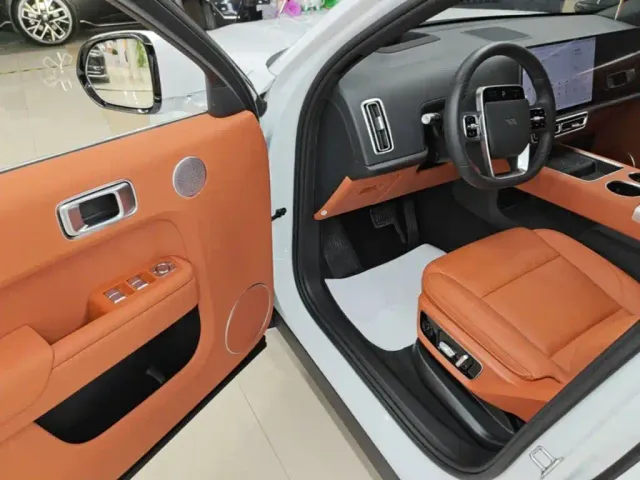 Li Auto L7 — Фото автомобиля 15