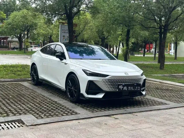 Changan UNI-V — Фото автомобиля 3