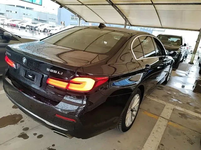 BMW 5 Series — Фото автомобиля 6