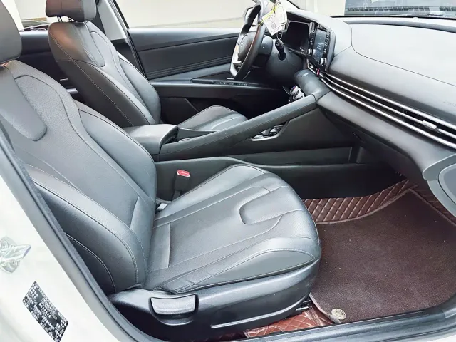 Hyundai Elantra — Фото автомобиля 9