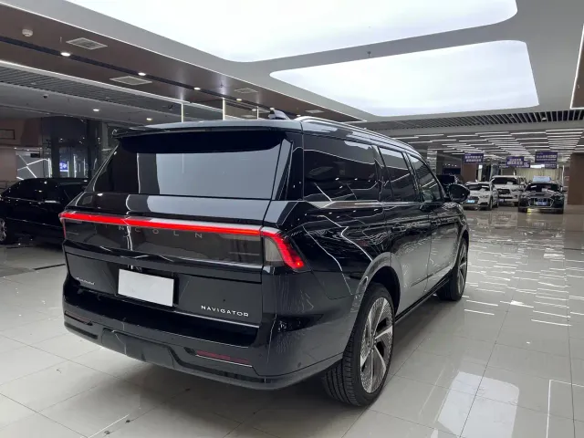 Lincoln Navigator — Фото автомобиля 11