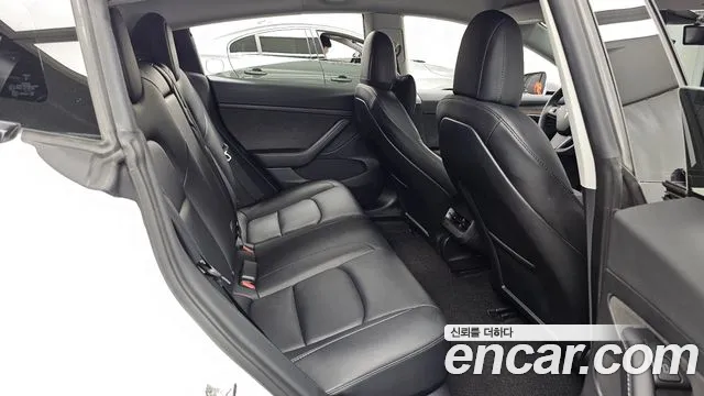 Tesla Model 3 — Фото автомобиля 3