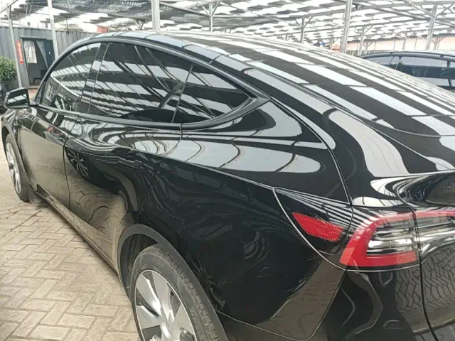 Tesla Model Y — Фото автомобиля 4