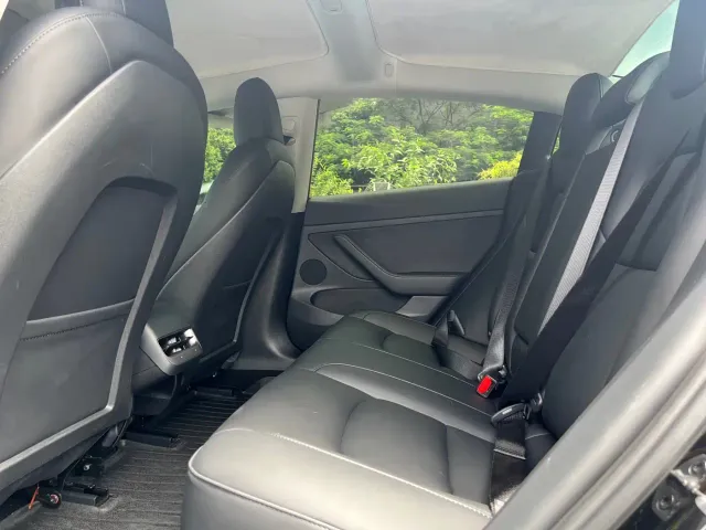 Tesla Model 3 — Фото автомобиля 15