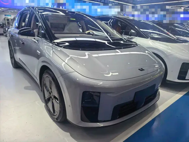 Li Auto i8 — Фото автомобиля 3
