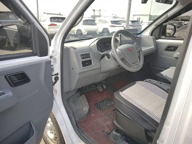 Wuling Yangguang — Фото автомобиля 15