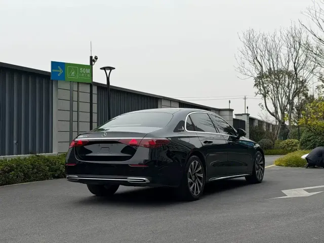 Mercedes-Benz E-Class — Фото автомобиля 9
