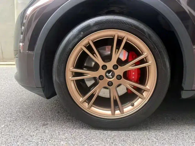 Tesla Model Y — Фото автомобиля 6