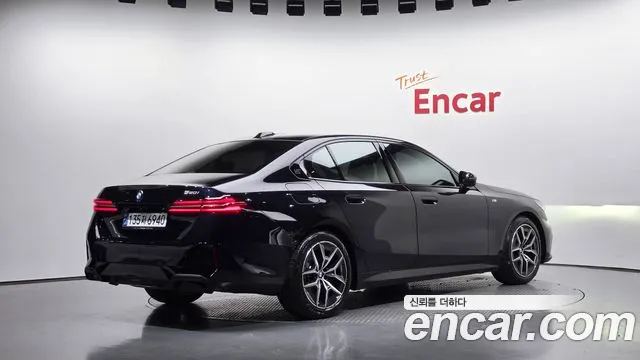 BMW 5 Series G60 — Фото автомобиля 2