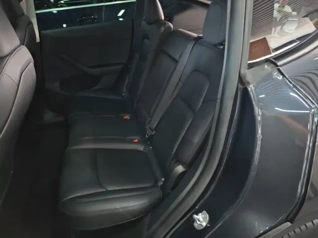 Tesla Model Y — Фото автомобиля 16
