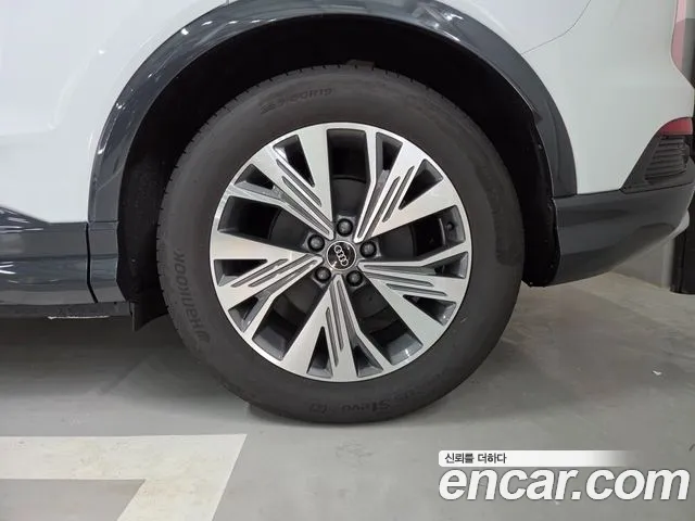 Audi Q4 e-tron — Фото автомобиля 5