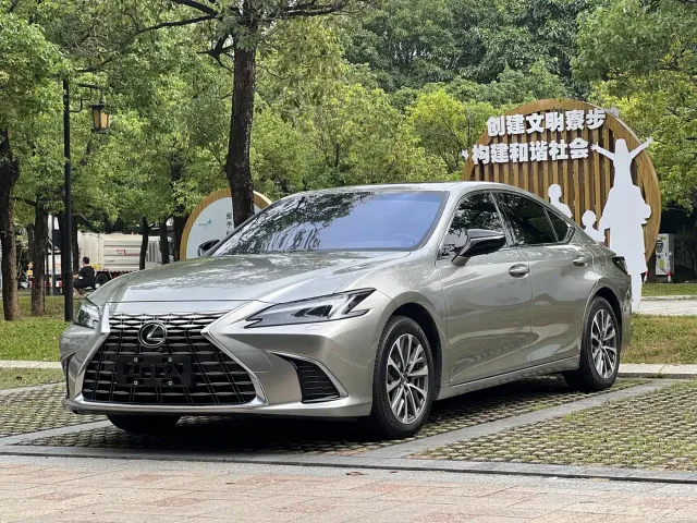 Lexus ES — Фото автомобиля 27