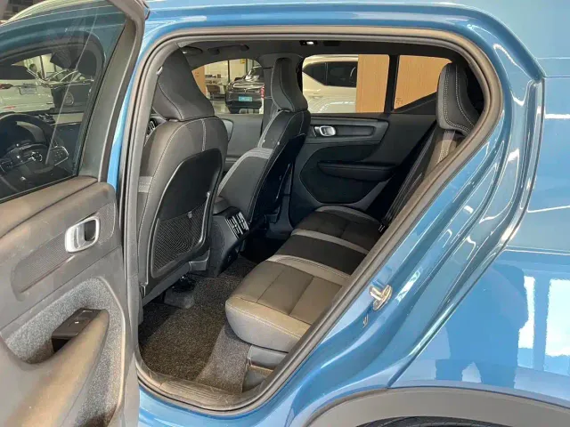 Volvo XC40 — Фото автомобиля 11