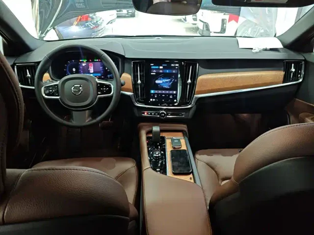 Volvo S90 — Фото автомобиля 9