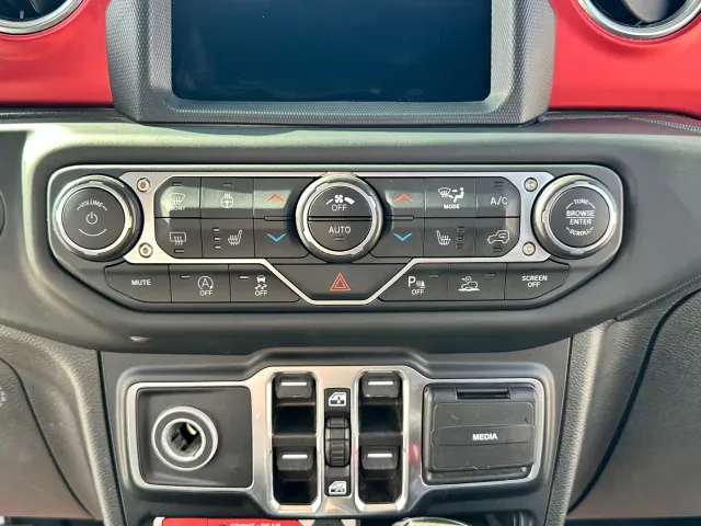 Jeep Wrangler — Фото автомобиля 16