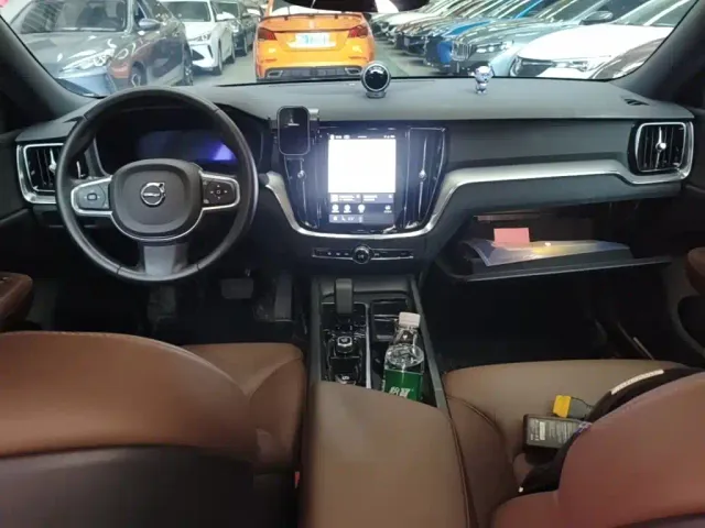 Volvo S60 — Фото автомобиля 9